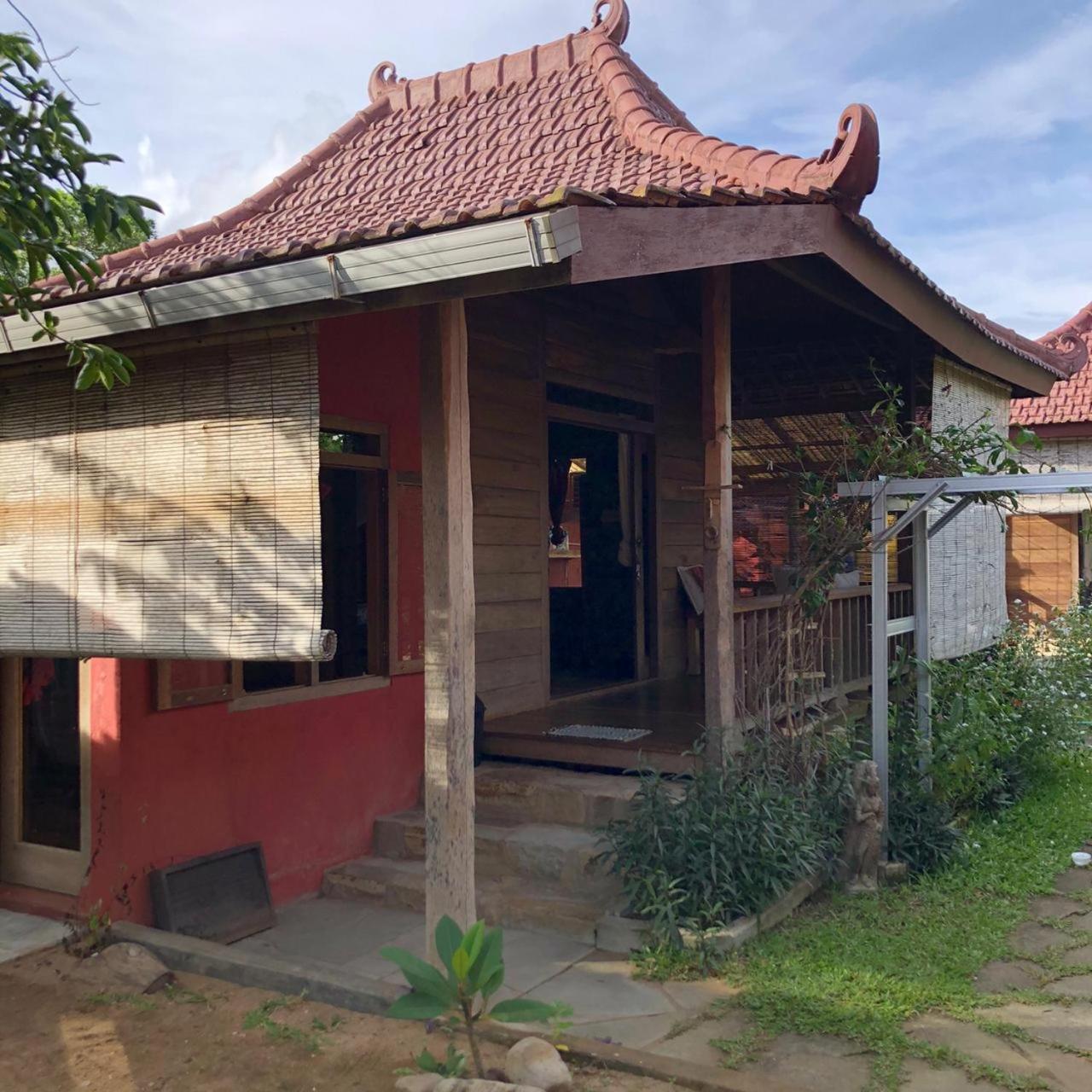 Appartement Harry'S Ocean House Pacitan Extérieur photo