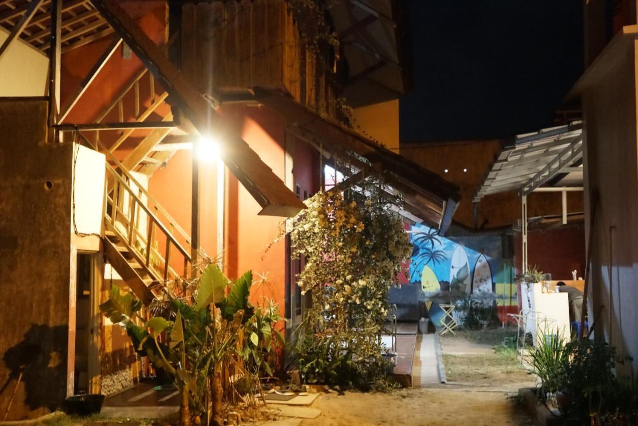Appartement Harry'S Ocean House Pacitan Extérieur photo